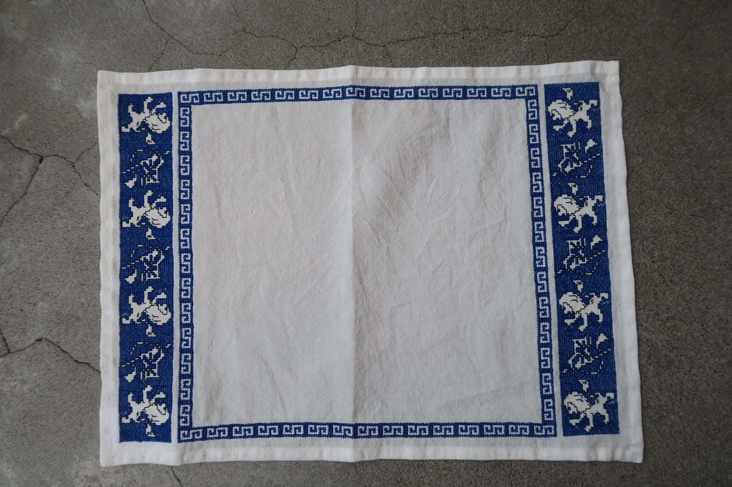 japan---ライオンパターンのクロス--R&D