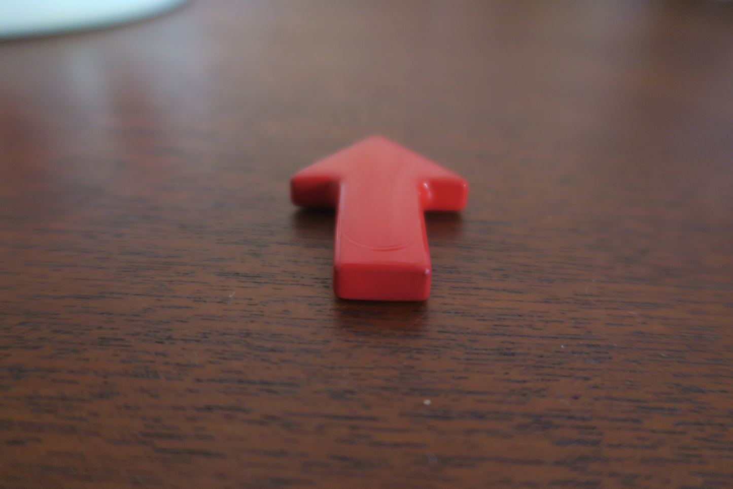 japan---red arrow magnet