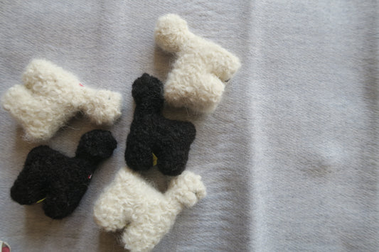 peru---小さなアルパカの置物