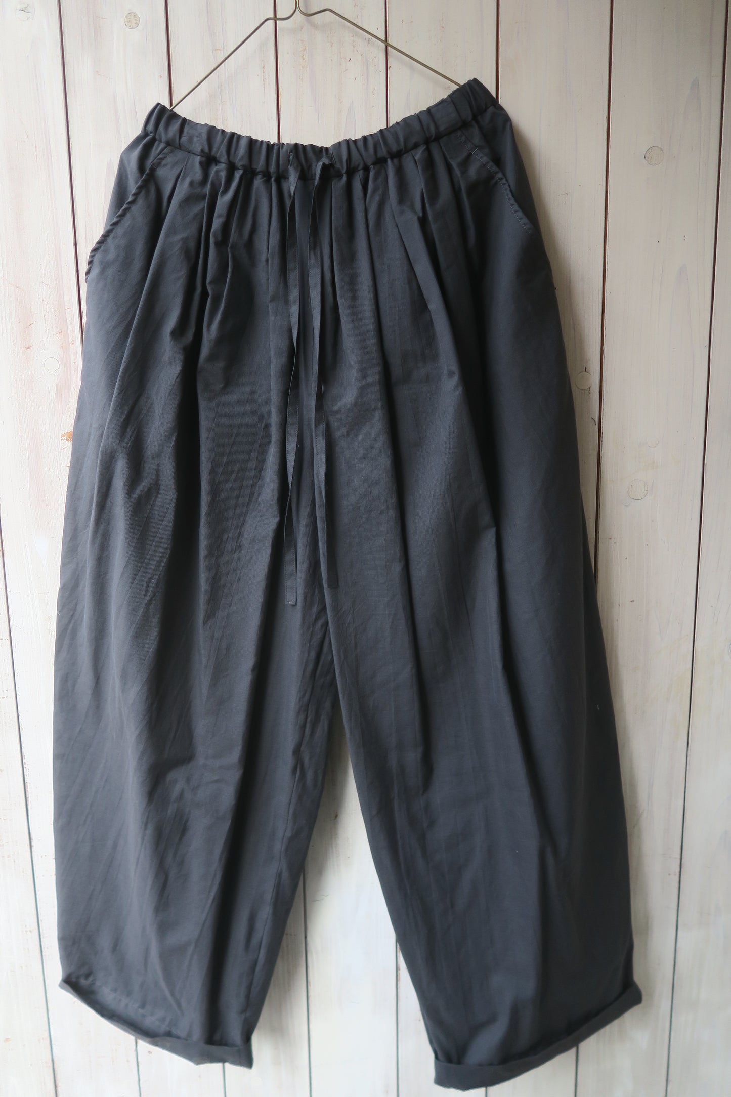 japan---シルク--シャーリングブラウスとタックパンツ--kijinoknaosei