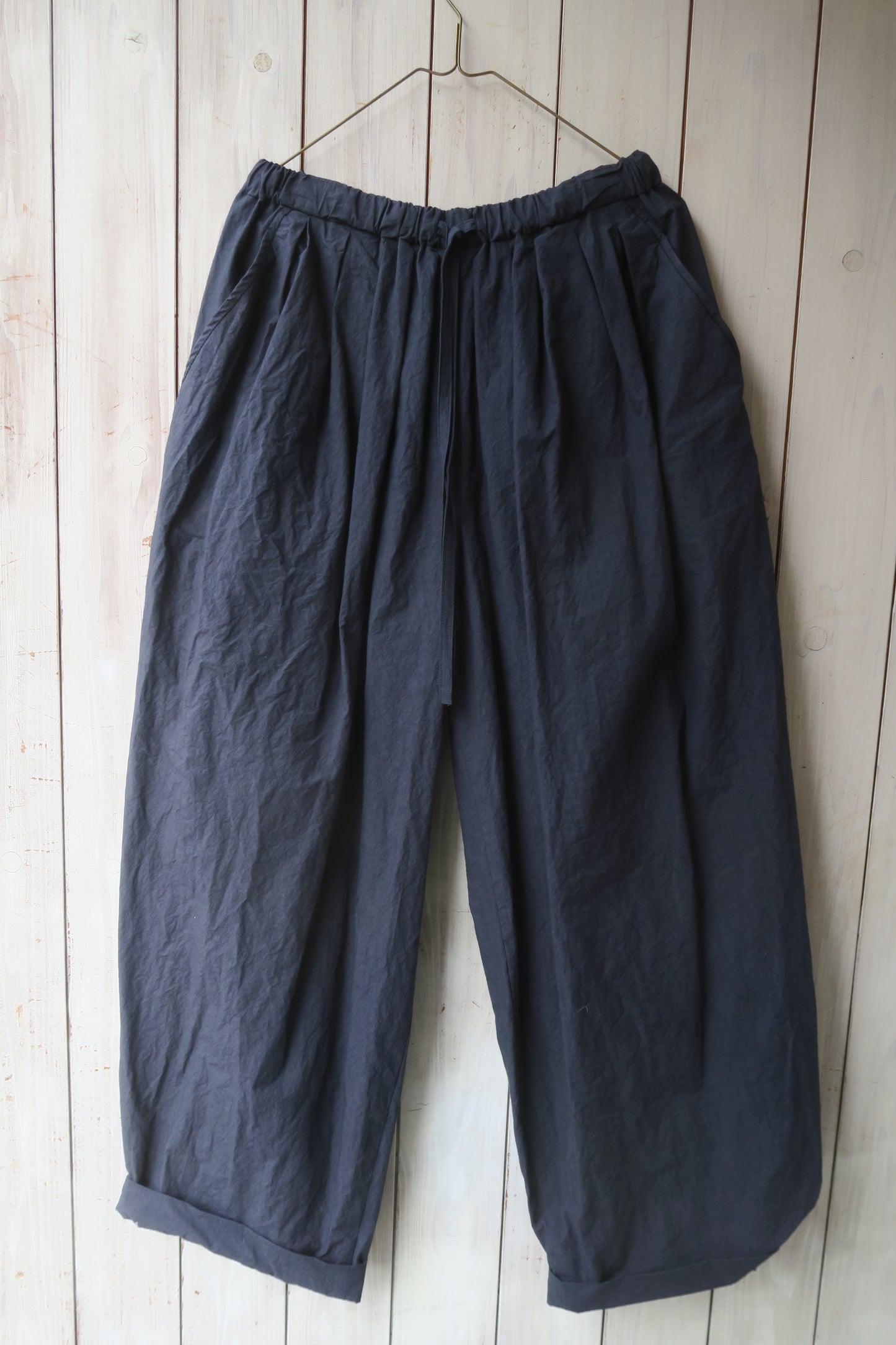 japan---コットン--シャーリングブラウスとタックパンツ--kijinokanosei