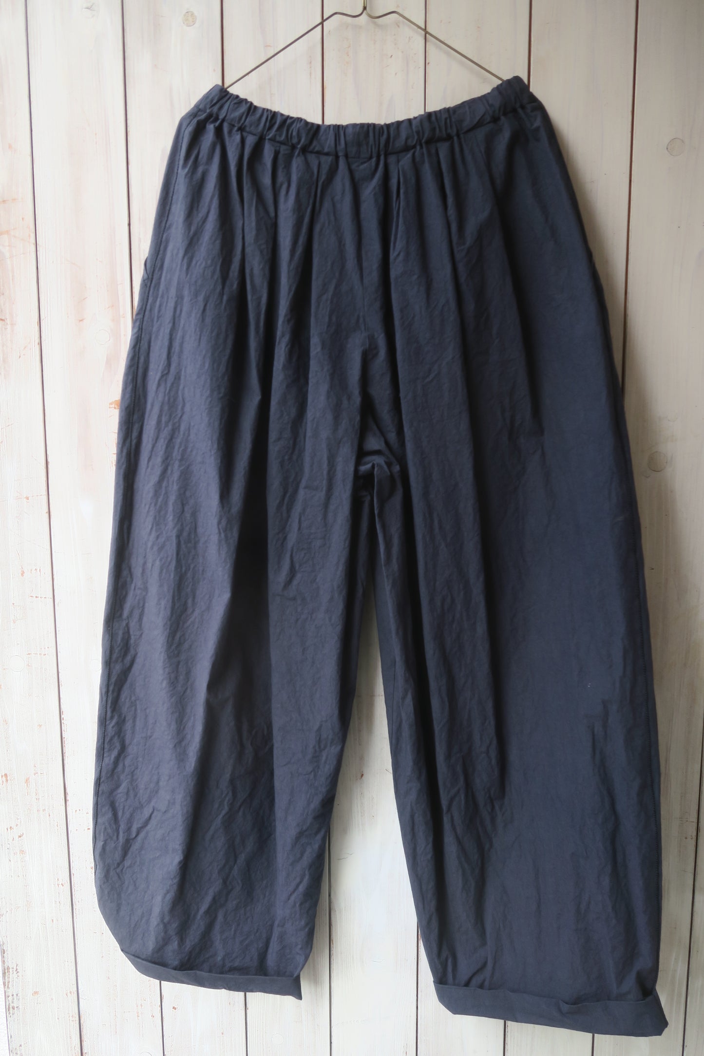 japan---コットン--シャーリングブラウスとタックパンツ--kijinokanosei