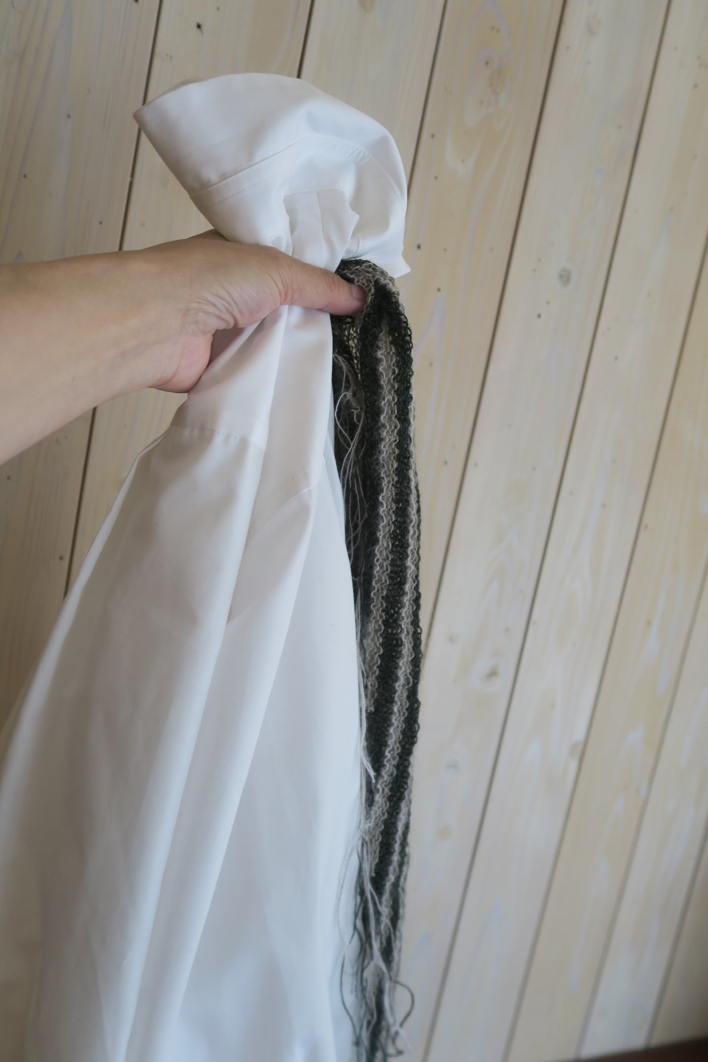 onnellinen pattern 103--tie with fibrous roots