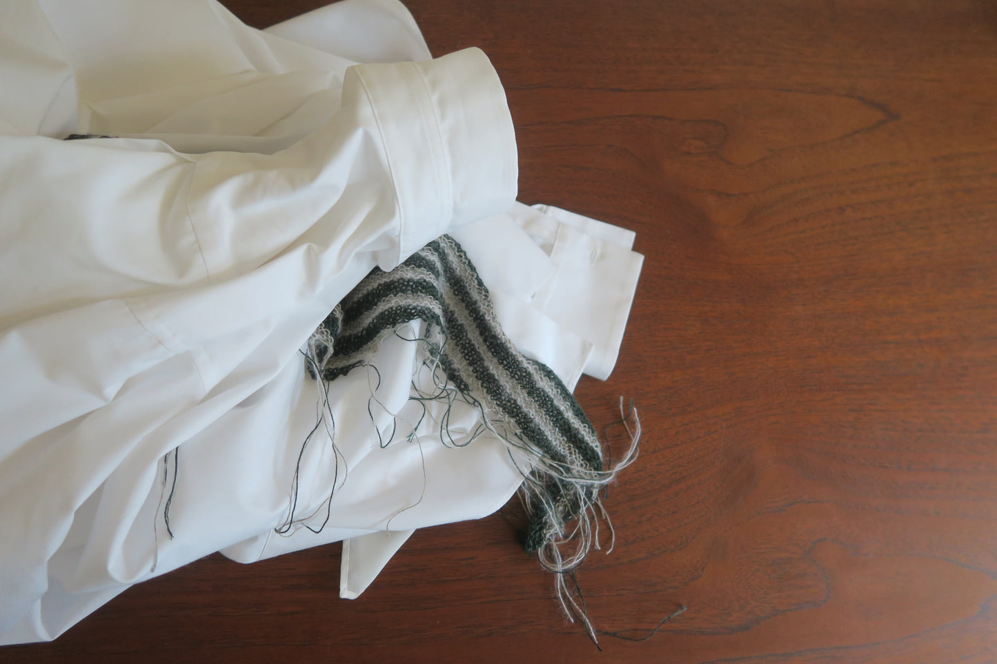 onnellinen pattern 103--tie with fibrous roots