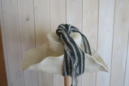 onnellinen pattern 103--tie with fibrous roots